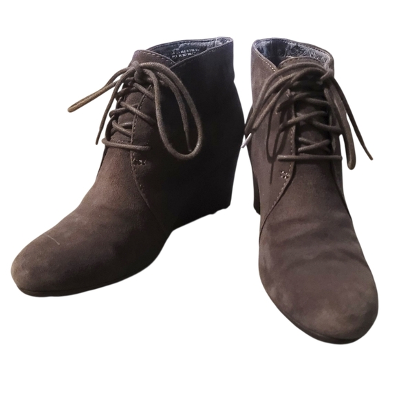 Clarks Bendables Boots Brown Suede Wedge Lace Up Ankle Wedge - Picture 1 of 8